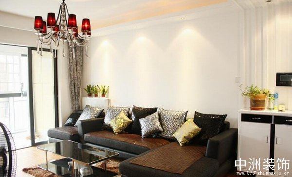 黑白现代风格客厅沙发装修实景图